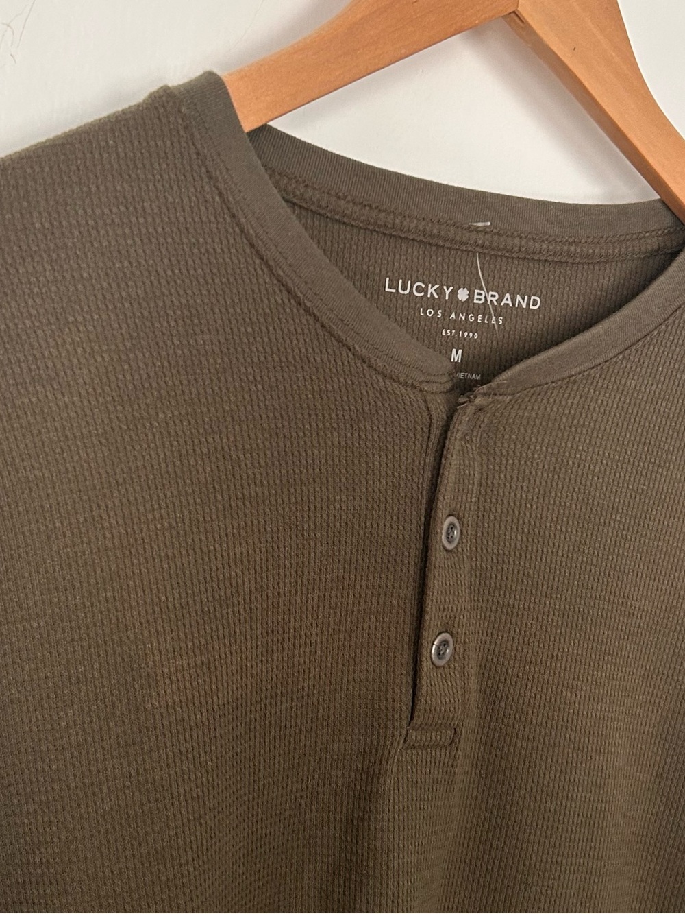 Lucky Brand NWT Men’s Size M Long Sleeve Waffle Knit Henley Sweater - Picture 6 of 13